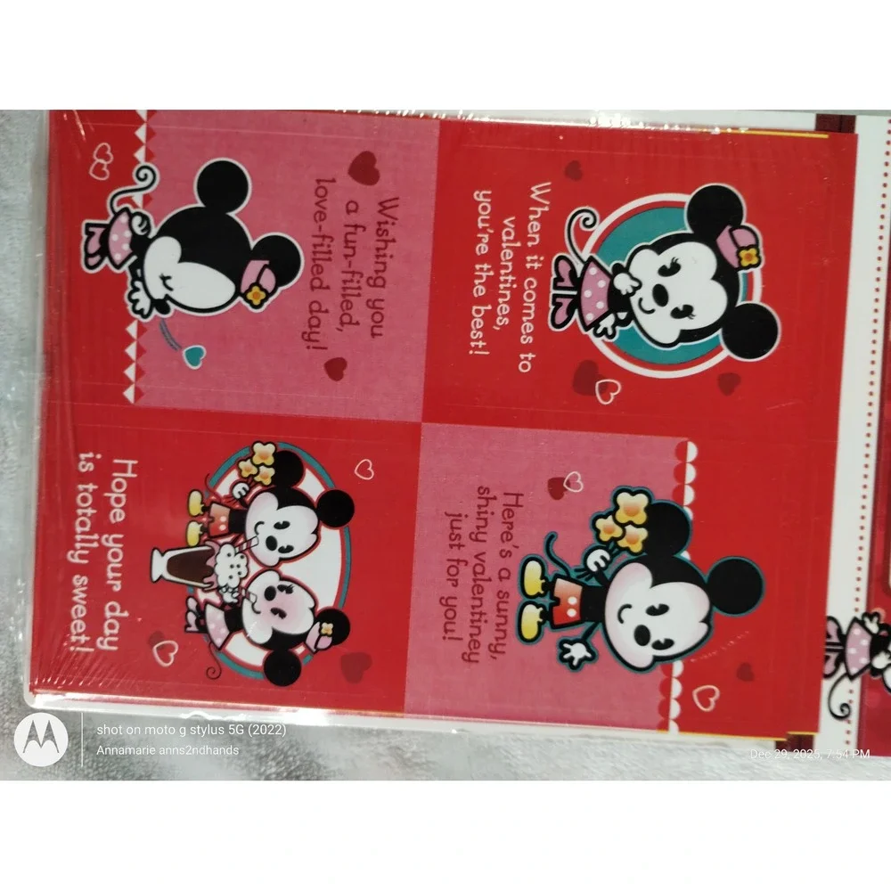 Hallmark Disney Mickey Minnie Sticker Valentine Cards 28 Pack‎ Sealed